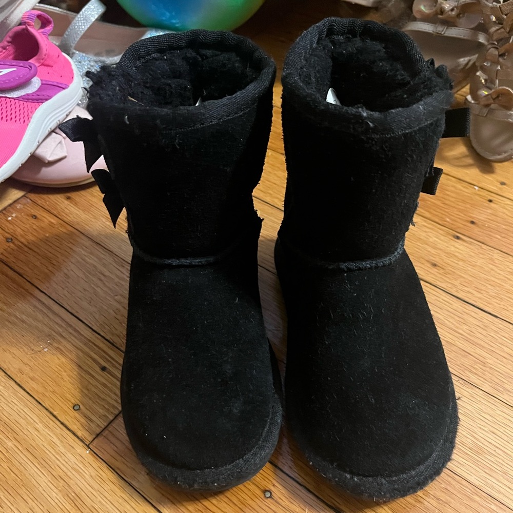 Koolaburra Ugg Victoria Short Boots. Toddler size 8.